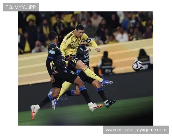 C罗头球攻门死角，利雅得胜利全场起立