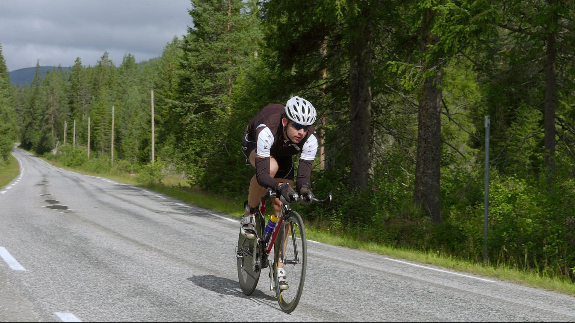 【攻守平衡】顶级运动员利用战术实现全场掌控，攻守兼备的足球运动员
